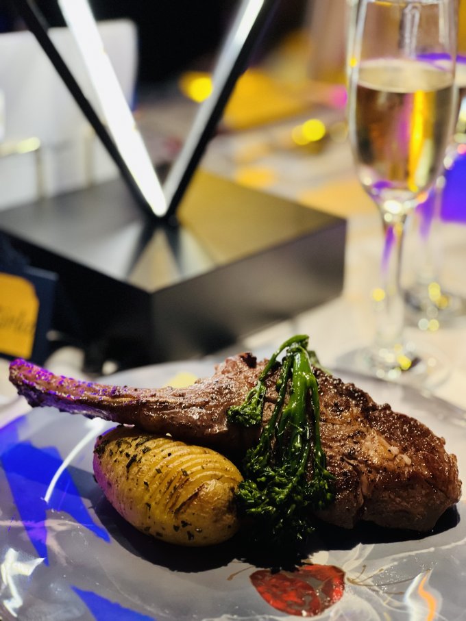 銅鑼灣美食推介｜香港首個5D沉浸式美食劇場Meta Stages邊食和牛邊享受互動歌舞劇