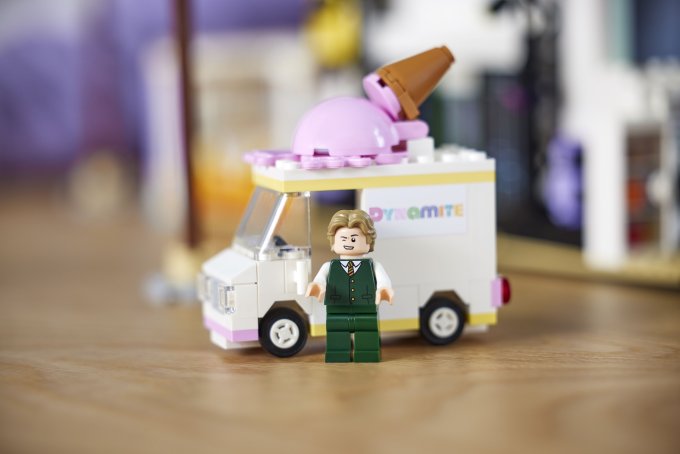 Army必買！LEGO神還原BTS《Dynamite》MV唱片店、的士高、冬甩店、雪糕車等多個經典場景