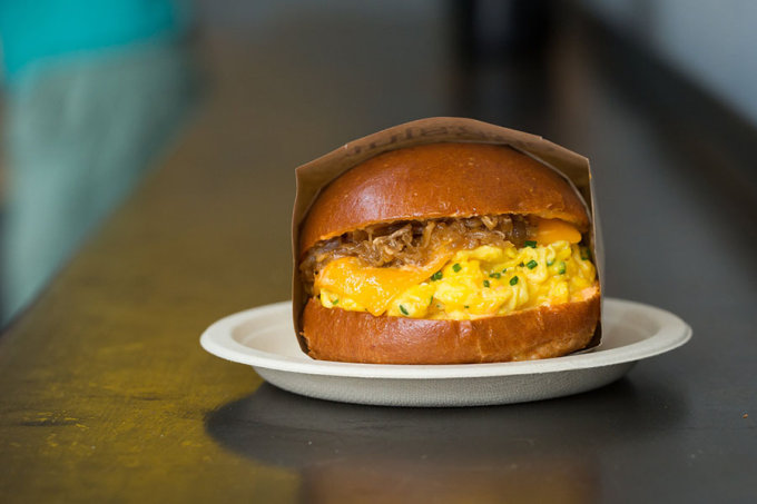 銅鑼灣美食推薦2023｜美國人氣餐廳Eggslut 6月登陸香港！雞蛋料理專門店﹕炒蛋漢堡包、半熟蛋薯蓉、牛油果沙律