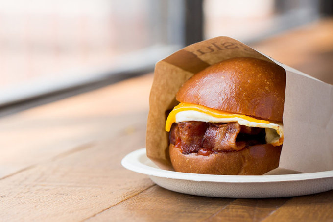 銅鑼灣美食推薦2023｜美國人氣餐廳Eggslut 6月登陸香港！雞蛋料理專門店﹕炒蛋漢堡包、半熟蛋薯蓉、牛油果沙律