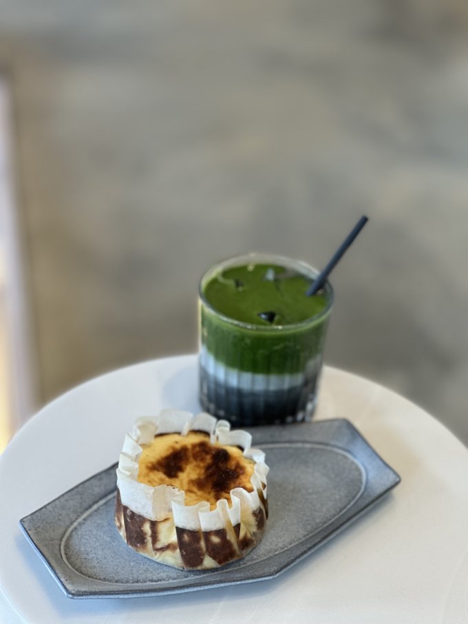 MIRROR成員Jer做老闆！啟德新餐廳「根Root Cafe」必食巴期克芋泥芝士蛋糕、仙人掌甜品、午夜抹茶等打卡美食推介