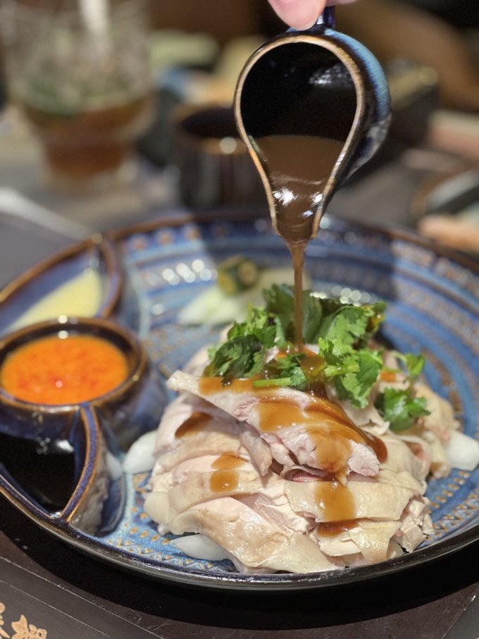 2023銅鑼灣美食推介｜新加坡過江龍「天天海南雞飯」集團必食黑松露墨魚蝦多士、新加坡辣椒炒肉蟹、古法肉骨茶等必點美食