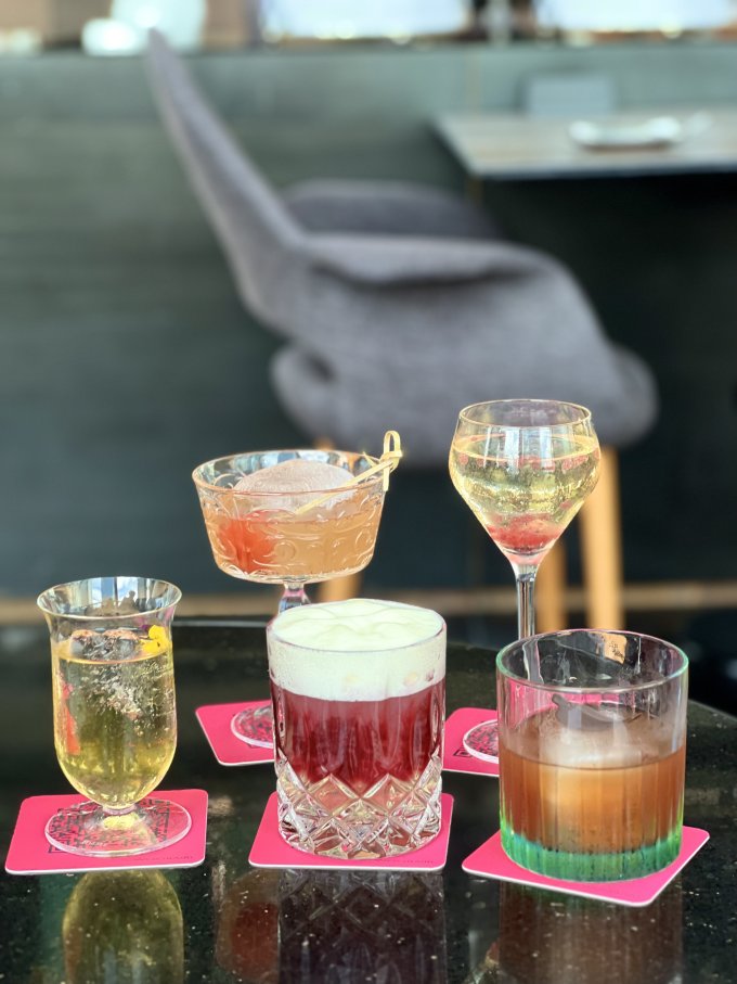 西九酒吧推介｜香港W酒店WOOBAR「分子調酒」、變奏版Negroni、三層雞尾酒等全新雞尾酒系列！