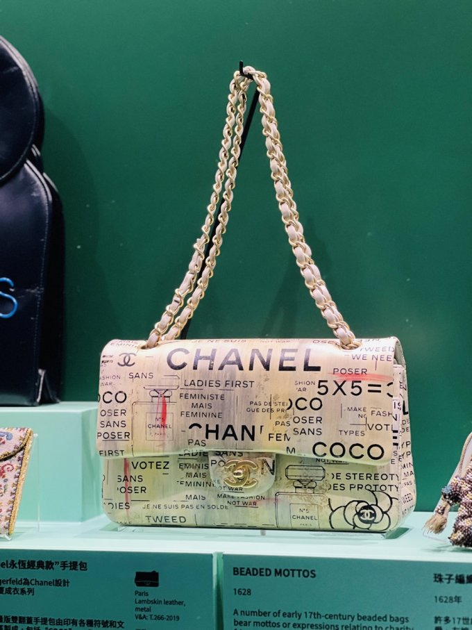 英國V&A博物館金鐘設限定展覽！一睹天后陳慧琳的珍藏愛馬仕手袋、維多利亞時期的小廢包等手袋控必去！
