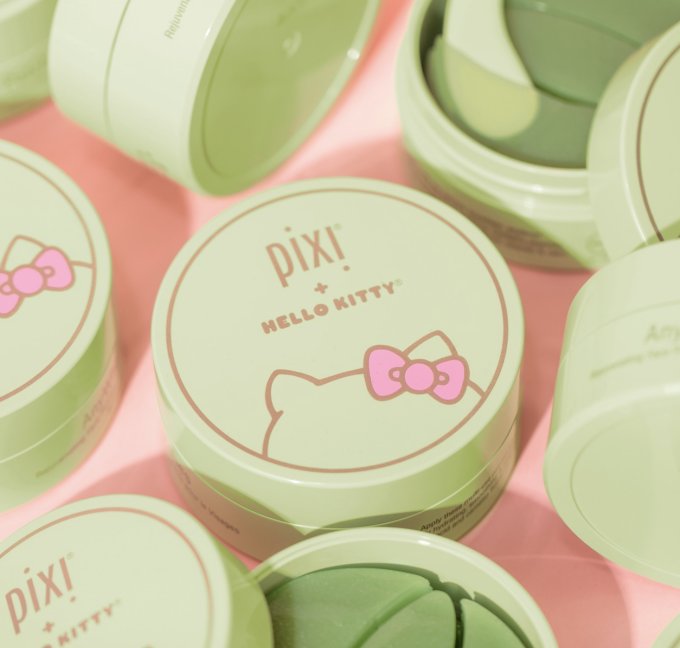 超可愛 Hello Kitty X PIXI 聯名系列！Hello Kitty造型定妝噴霧、壓紋9色眼影盤、胭脂等限量版化妝護膚品