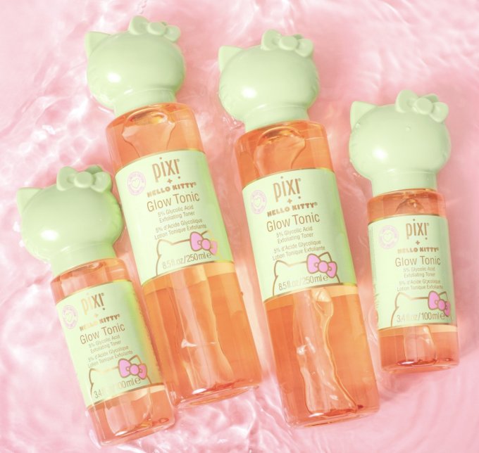 超可愛 Hello Kitty X PIXI 聯名系列！Hello Kitty造型定妝噴霧、壓紋9色眼影盤、胭脂等限量版化妝護膚品