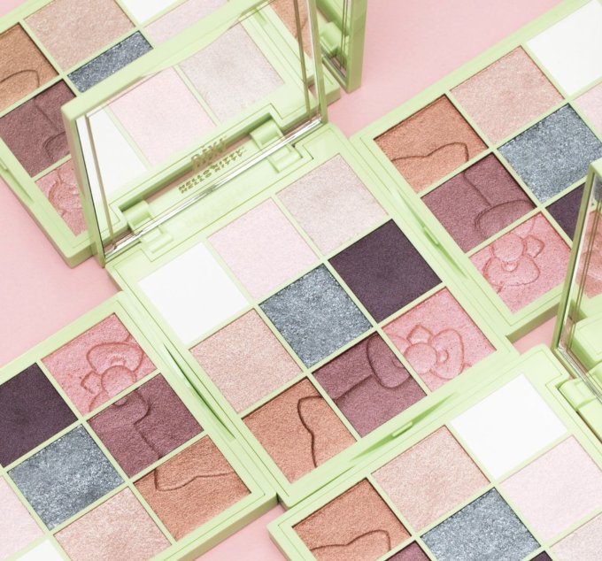 超可愛 Hello Kitty X PIXI 聯名系列！Hello Kitty造型定妝噴霧、壓紋9色眼影盤、胭脂等限量版化妝護膚品