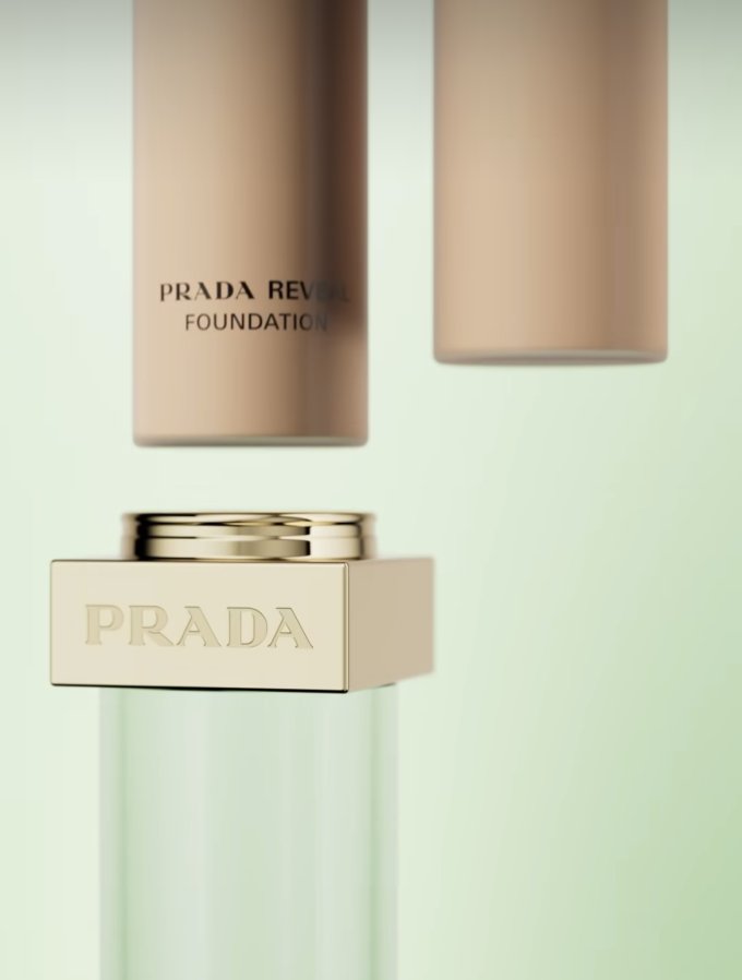 Prada首次推出美妝+護膚品！超有質感粉底液、金管唇膏、3色眼影盤等首個系列全公開