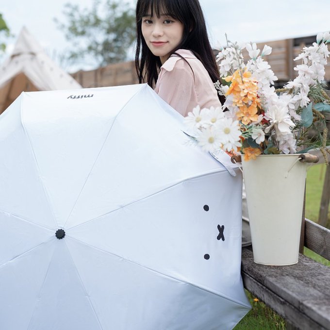 2023最新Miffy精品推薦｜鴻福堂限量青花瓷碗、香氛大豆蠟燭、抗UV雨傘、iPhone手機殼、搓手噴霧