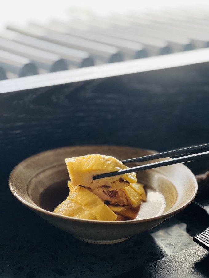 西九文化區美食推介｜ 尖沙咀維港海景中菜廳CVIEW主打傳統淮揚和江浙菜式必食酸甜脆嫩松子桂花魚、即炸拔絲香蕉、手工生煎包等