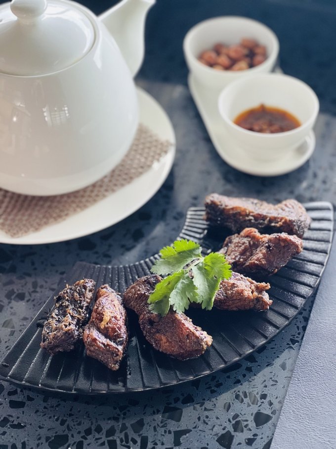 西九文化區美食推介｜ 尖沙咀維港海景中菜廳CVIEW主打傳統淮揚和江浙菜式必食酸甜脆嫩松子桂花魚、即炸拔絲香蕉、手工生煎包等
