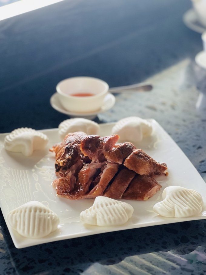 西九文化區美食推介｜ 尖沙咀維港海景中菜廳CVIEW主打傳統淮揚和江浙菜式必食酸甜脆嫩松子桂花魚、即炸拔絲香蕉、手工生煎包等