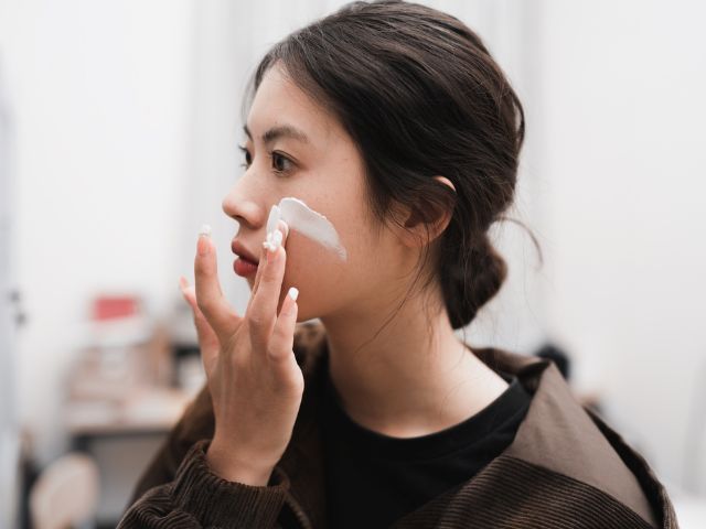 物理防曬推薦2025｜物理性防曬好處？物理防曬乳/防曬粉/防曬棒推薦