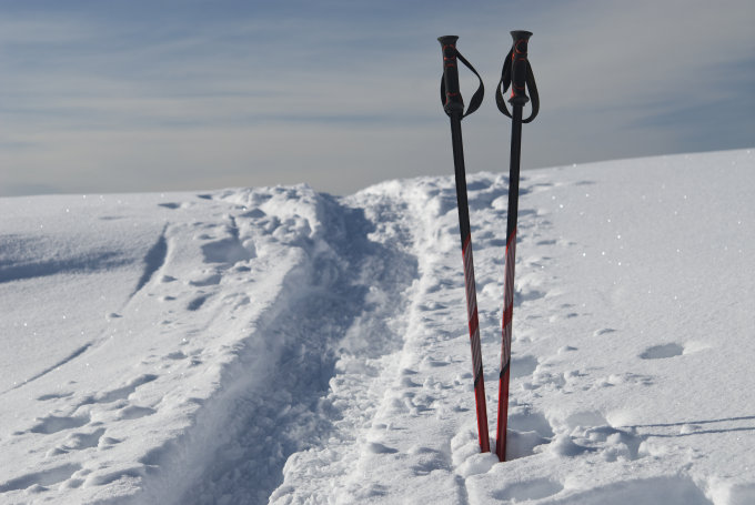 滑雪裝備推薦2025｜滑雪新手必收藏實用滑雪裝備清單！滑雪手套/外套/長褲/護目鏡