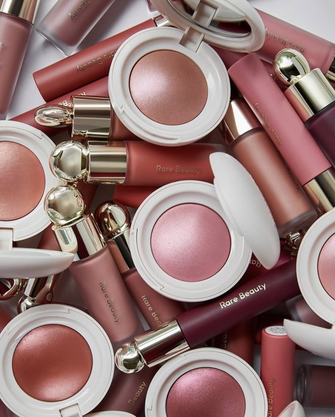 Sephora推薦2025｜香港Sephora必買10大人氣品牌推介！精選Sephora粉底/眼影/眉筆一次看