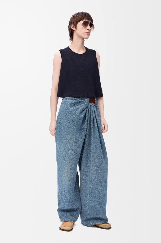 LOEWE背心推薦2025｜夏天穿搭必備極簡風LOEWE背心！aespa Giselle/Hailey Bieber都在穿