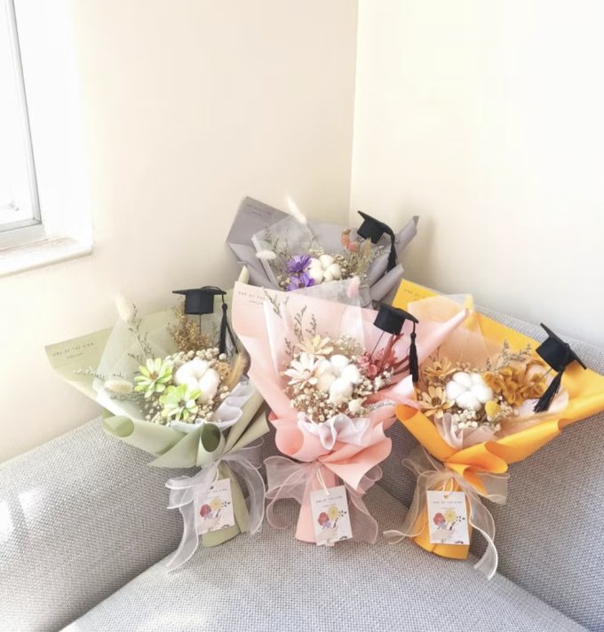 畢業花束推薦2025｜20款乾燥花/滿天星/向日葵畢業花束推介！特別畢業花束清單