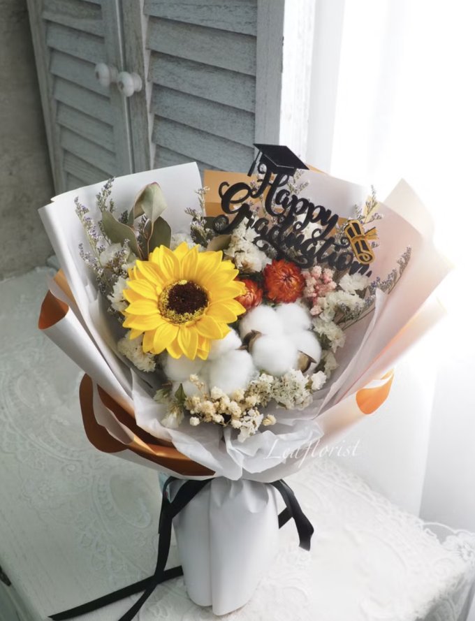 畢業花束推薦2025｜20款乾燥花/滿天星/向日葵畢業花束推介！特別畢業花束清單