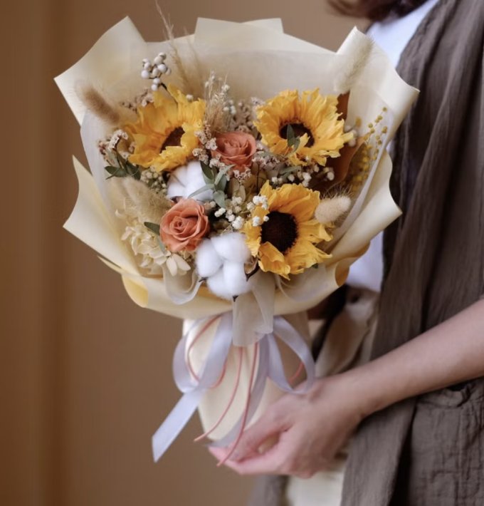 畢業花束推薦2025｜20款乾燥花/滿天星/向日葵畢業花束推介！特別畢業花束清單