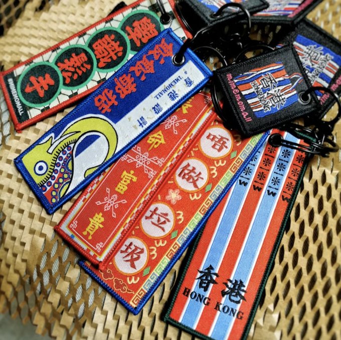 香港特色手信2025｜10款外國人喜歡的香港手信推介！港式奶茶膽/小巴牌鑰匙圈/微縮食玩