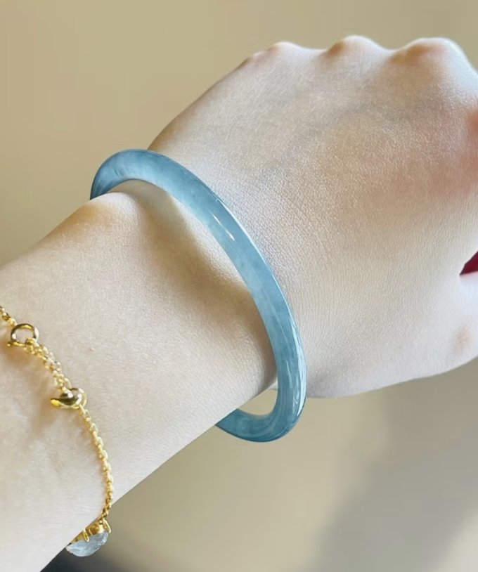 玉手鐲推薦2025｜10款和田玉/紫羅蘭/翡翠鐲精選清單！附玉鐲功效/戴法/價錢攻略