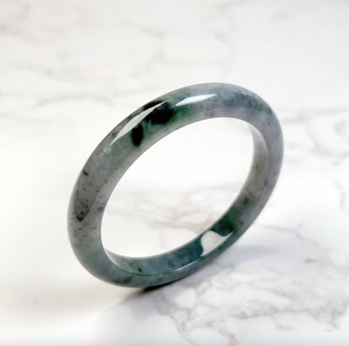 玉手鐲推薦2025｜10款和田玉/紫羅蘭/翡翠鐲精選清單！附玉鐲功效/戴法/價錢攻略