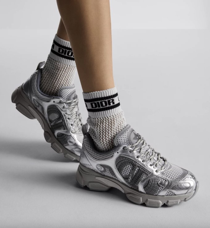 銀色波鞋2025｜10款大熱未來感銀色運動鞋推薦！Adidas/PUMA/Nike銀色運動鞋精選清單