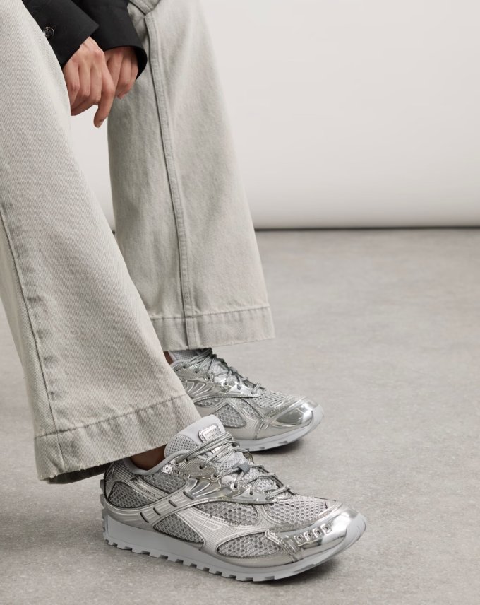 銀色波鞋2025｜10款大熱未來感銀色運動鞋推薦！Adidas/PUMA/Nike銀色運動鞋精選清單