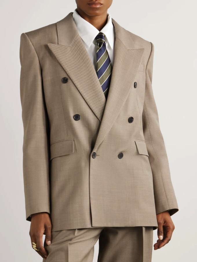 女西裝外套穿搭攻略2025｜10款灰色/卡其色/全黑西裝褸推薦！上班、約會到派對都能輕鬆駕馭