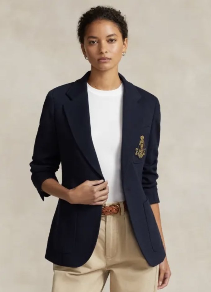 女西裝外套穿搭攻略2025｜10款灰色/卡其色/全黑西裝褸推薦！上班、約會到派對都能輕鬆駕馭