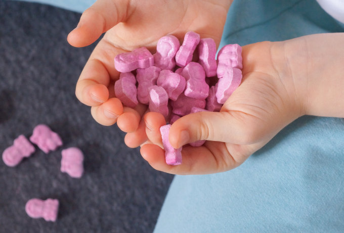 兒童維他命B群推薦2025｜兒童B群劑量/功效/吃法一文看！附兒童B群軟糖/水溶片/滴劑精選清單