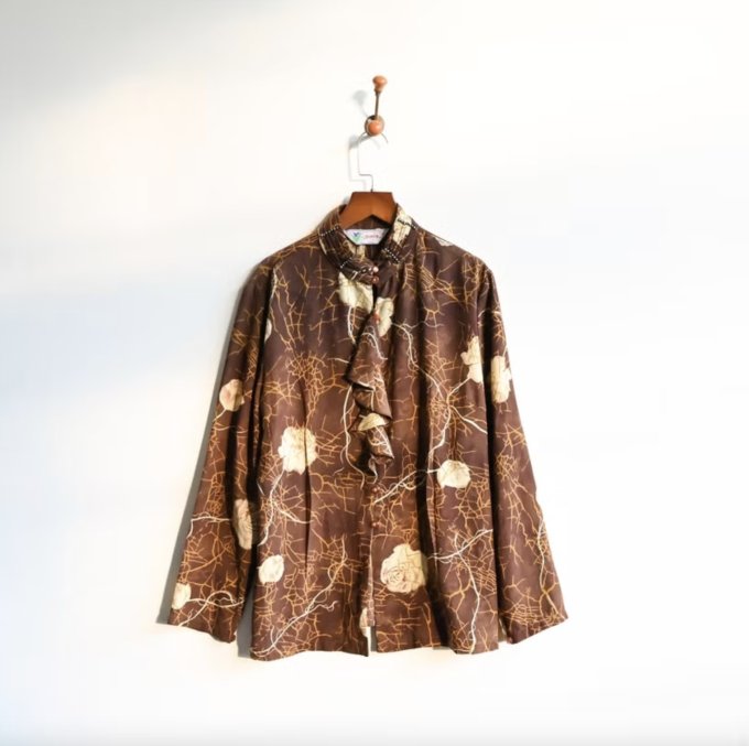 古著穿搭技巧2025｜古著穿搭女生必買百搭單品推薦！古著襯衫/洋裝/外套精選清單