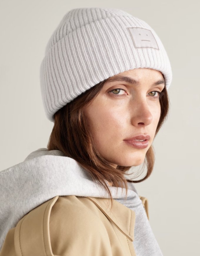 女生聖誕禮物2025｜送女朋友/老婆聖誕禮物推薦Top 21！耳機/香水/銀包精選清單