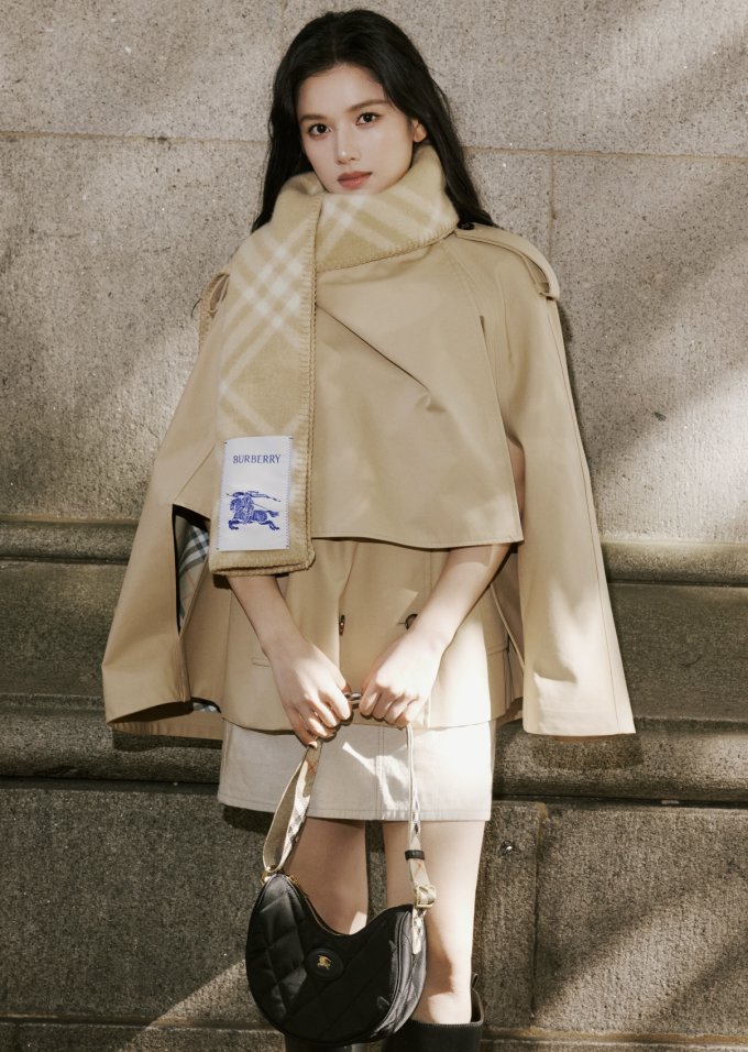 Burberry圍巾2025｜10款Burberry頸巾女裝推薦！Burberry圍巾經典款/雙面/淨色精選清單